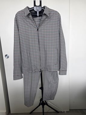 Express Men’s Houndstooth Zip-Front Jacket in Black & White